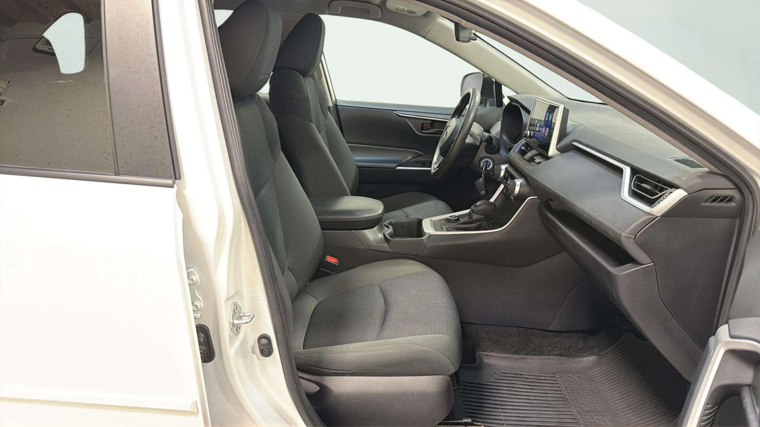 2024 Toyota RAV4 LE - Photo 31