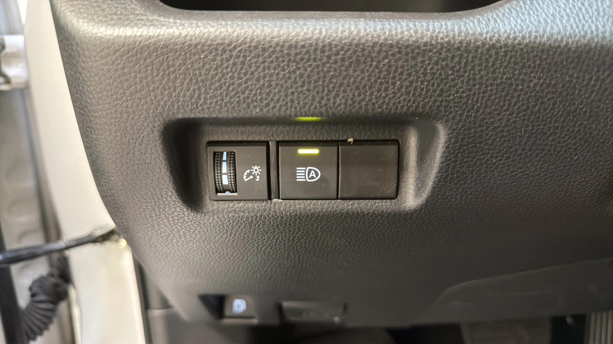 2024 Toyota RAV4 LE - Photo 44