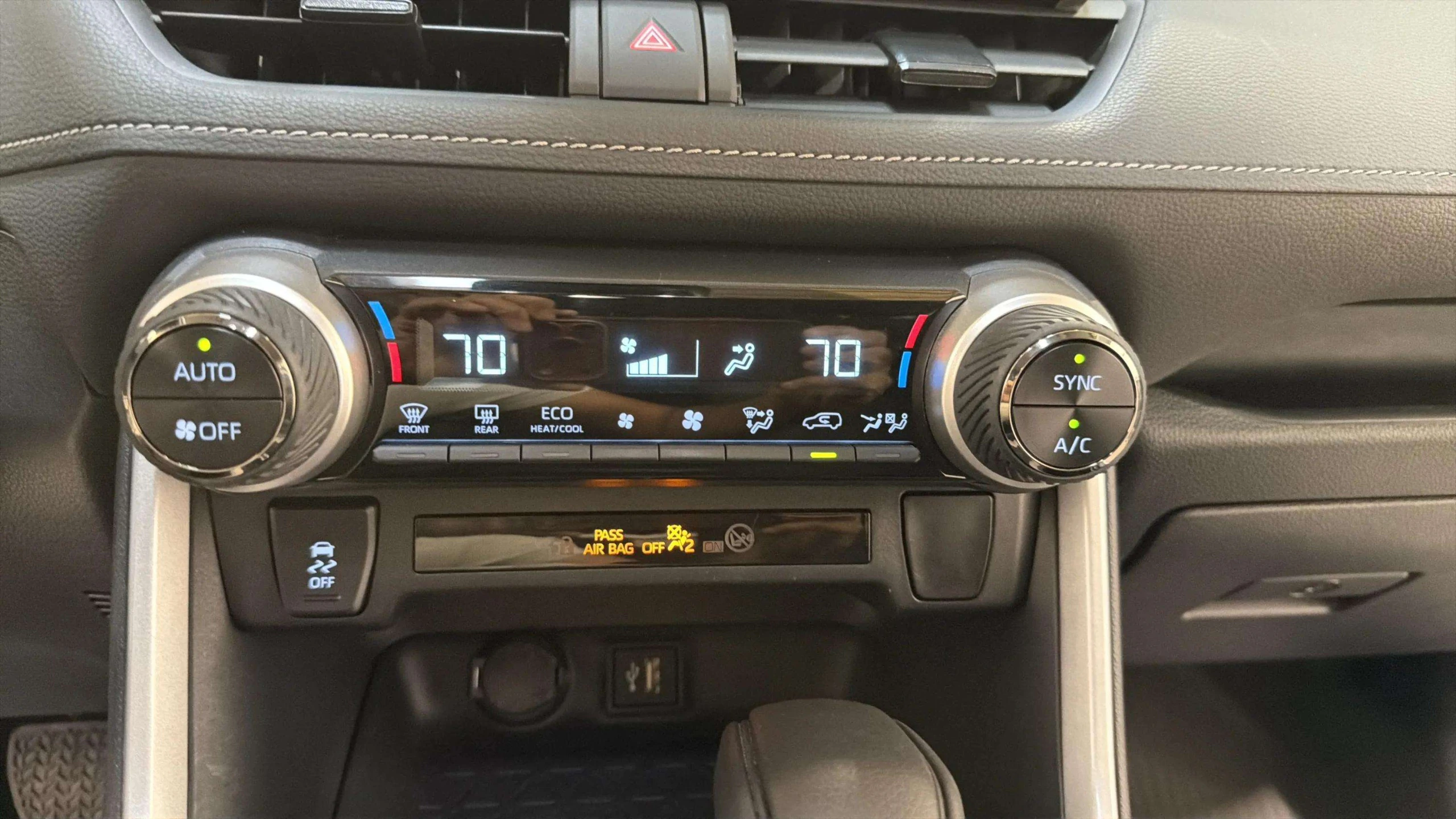 2024 Toyota RAV4 LE - Photo 24