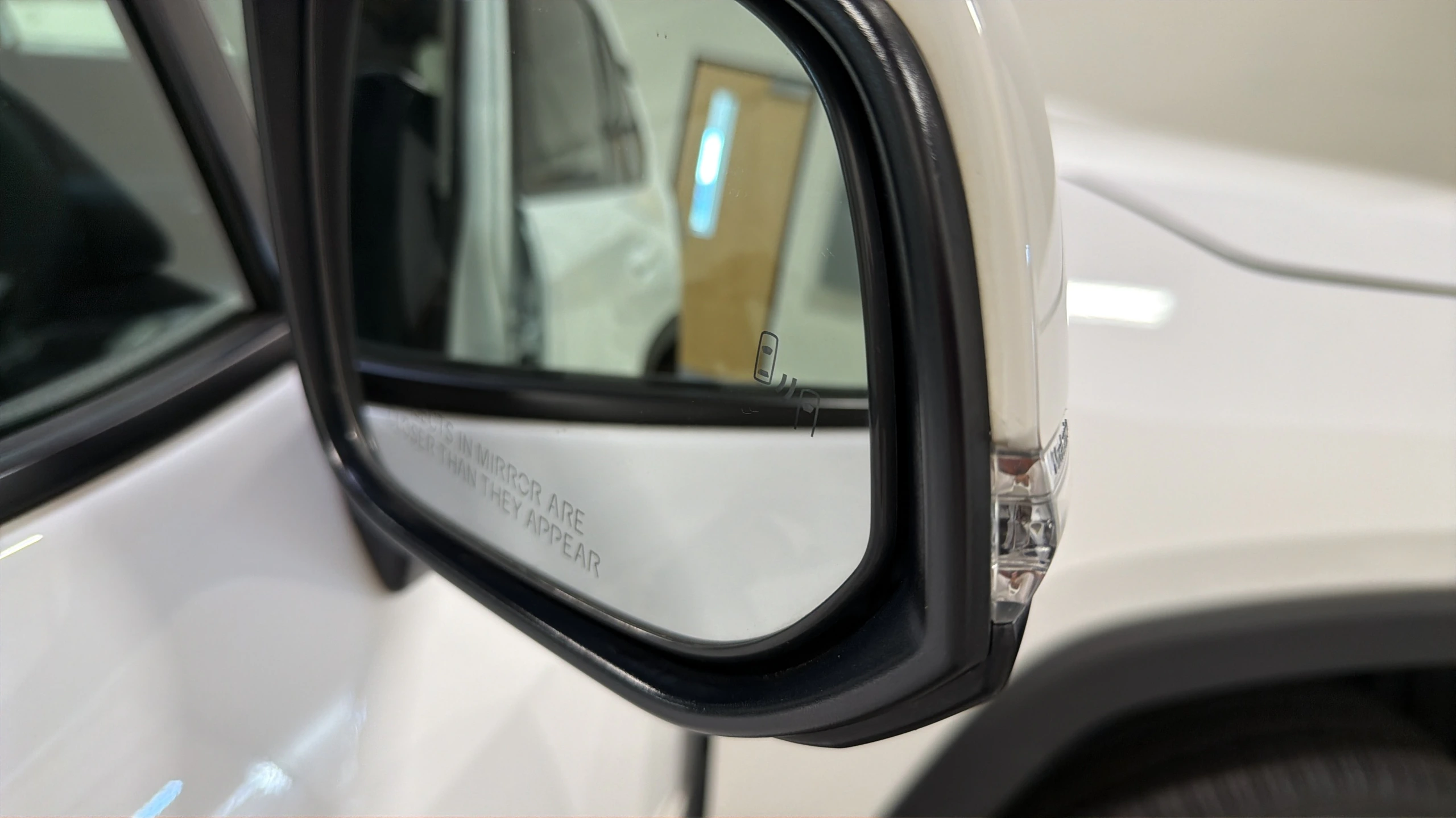 2024 Toyota RAV4 LE - Photo 39