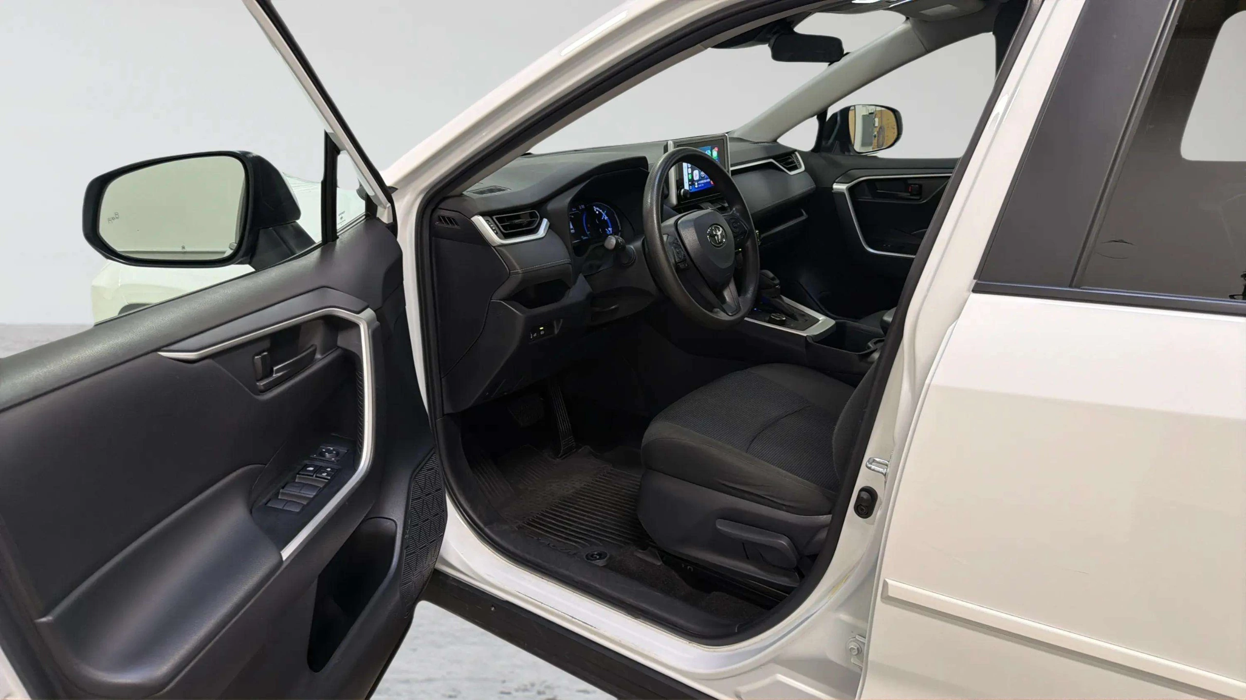 2024 Toyota RAV4 LE - Photo 29