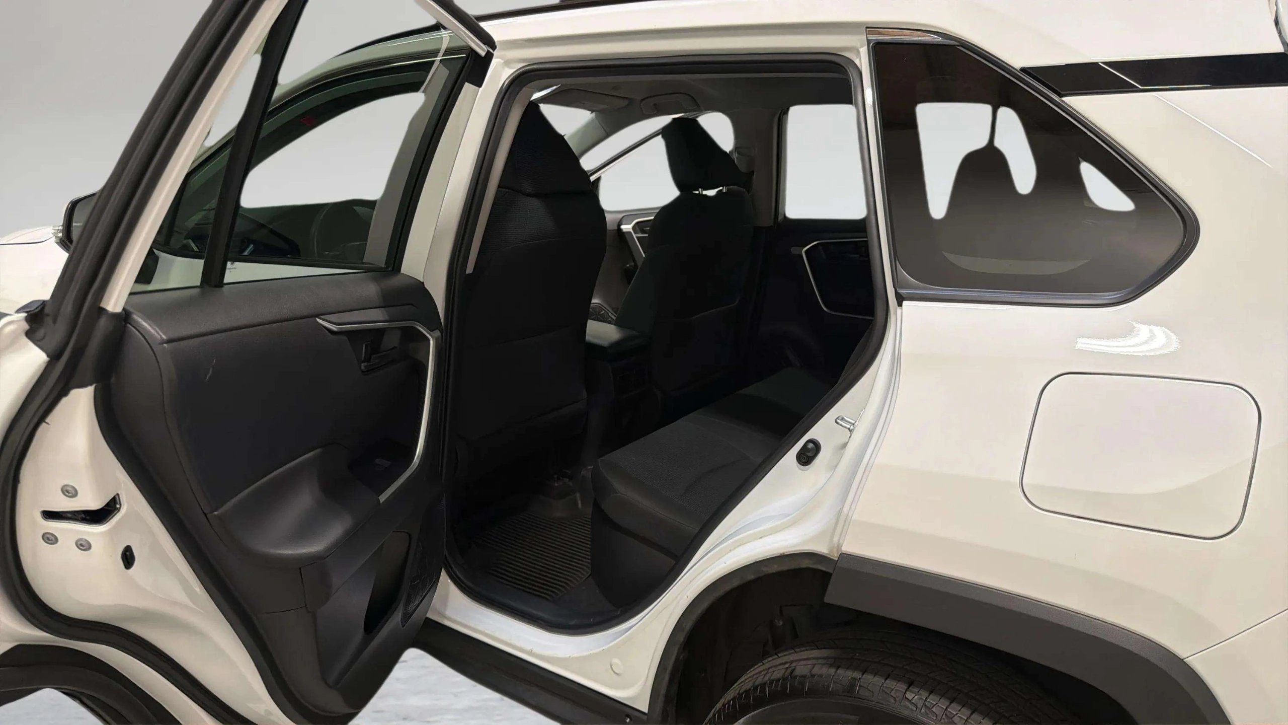 2024 Toyota RAV4 LE - Photo 33