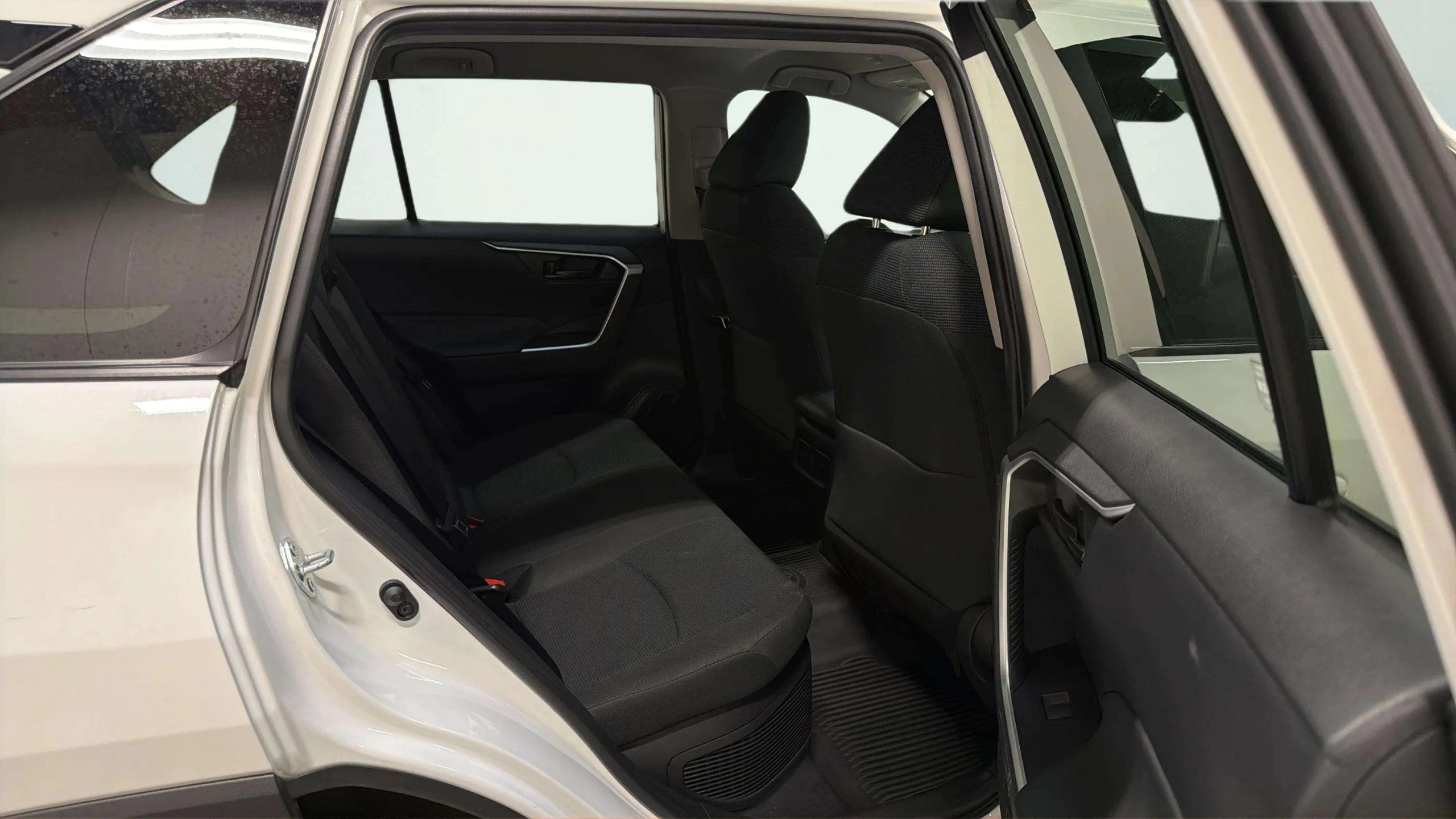 2024 Toyota RAV4 LE - Photo 27
