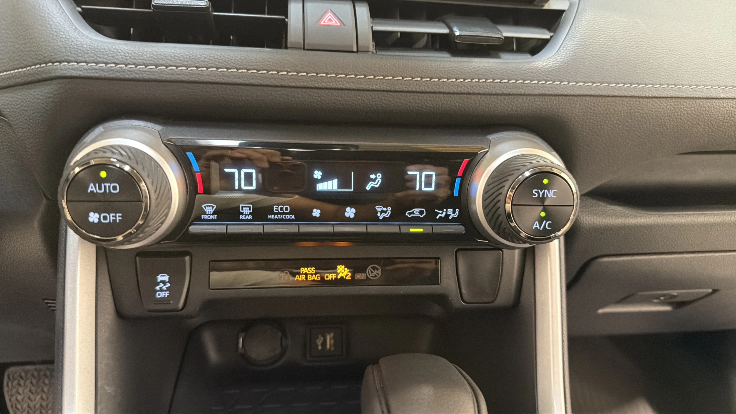 2024 Toyota RAV4 LE - Photo 48