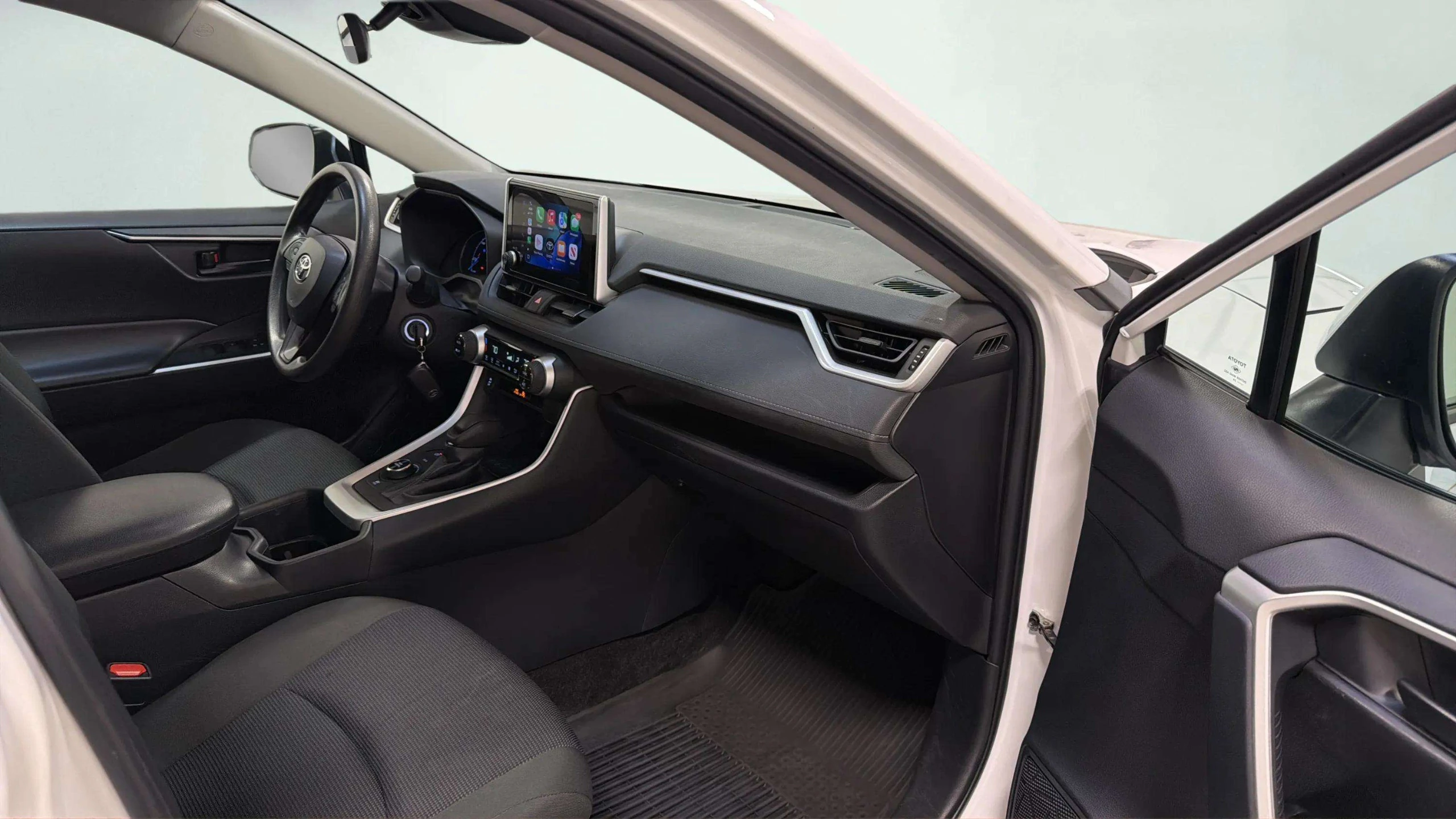2024 Toyota RAV4 LE - Photo 28
