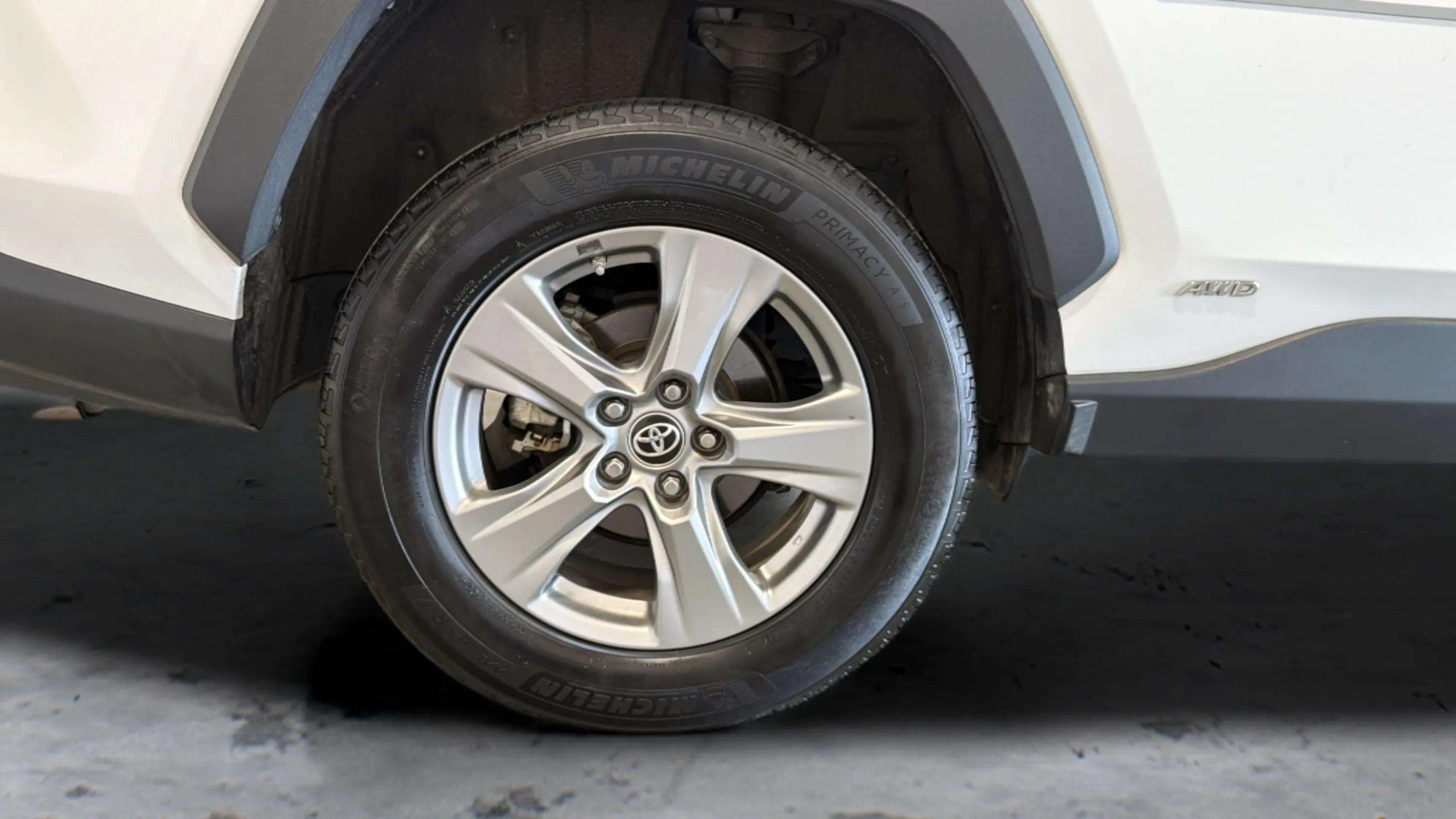 2024 Toyota RAV4 LE - Photo 9