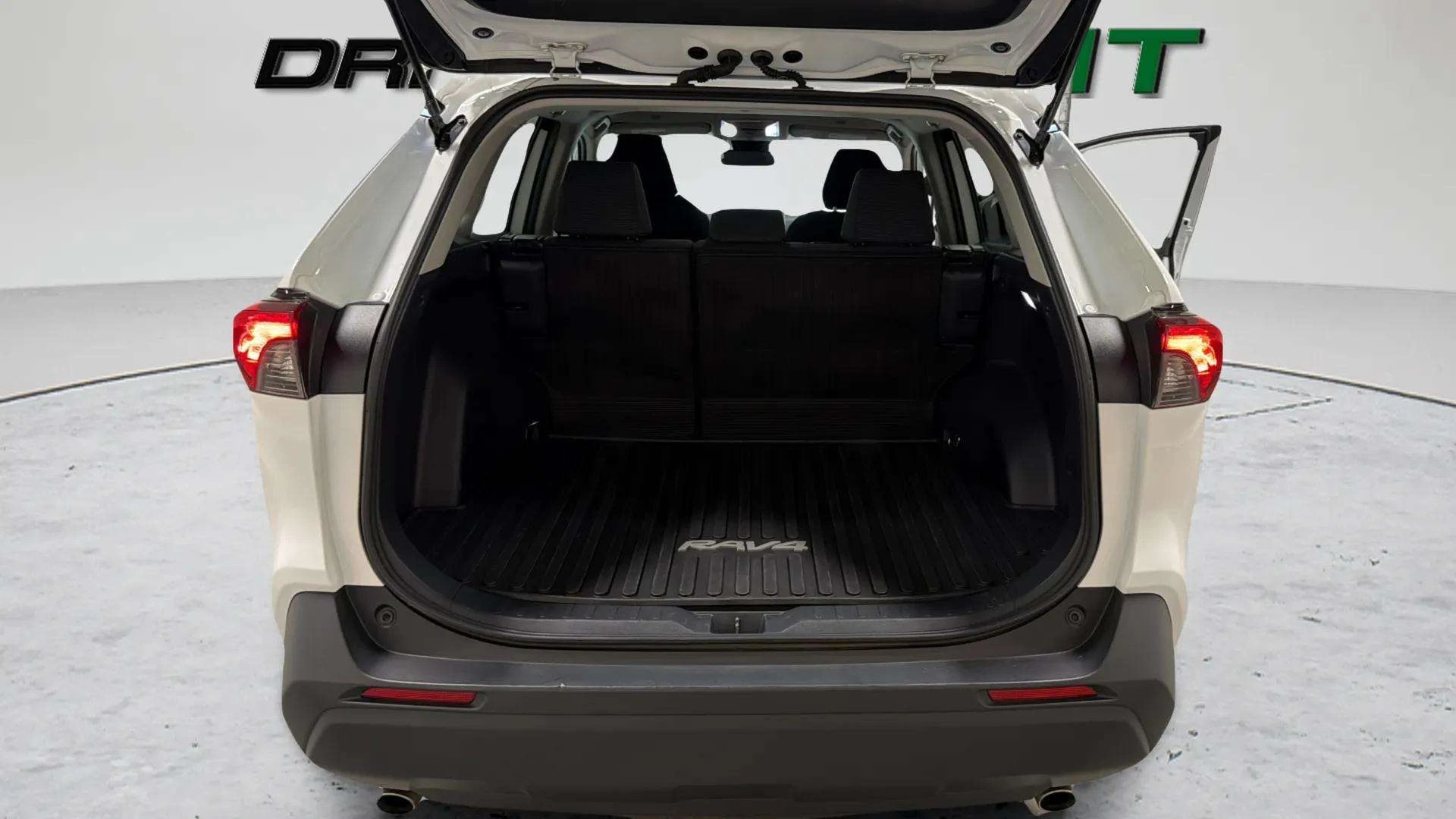 2024 Toyota RAV4 LE - Photo 13