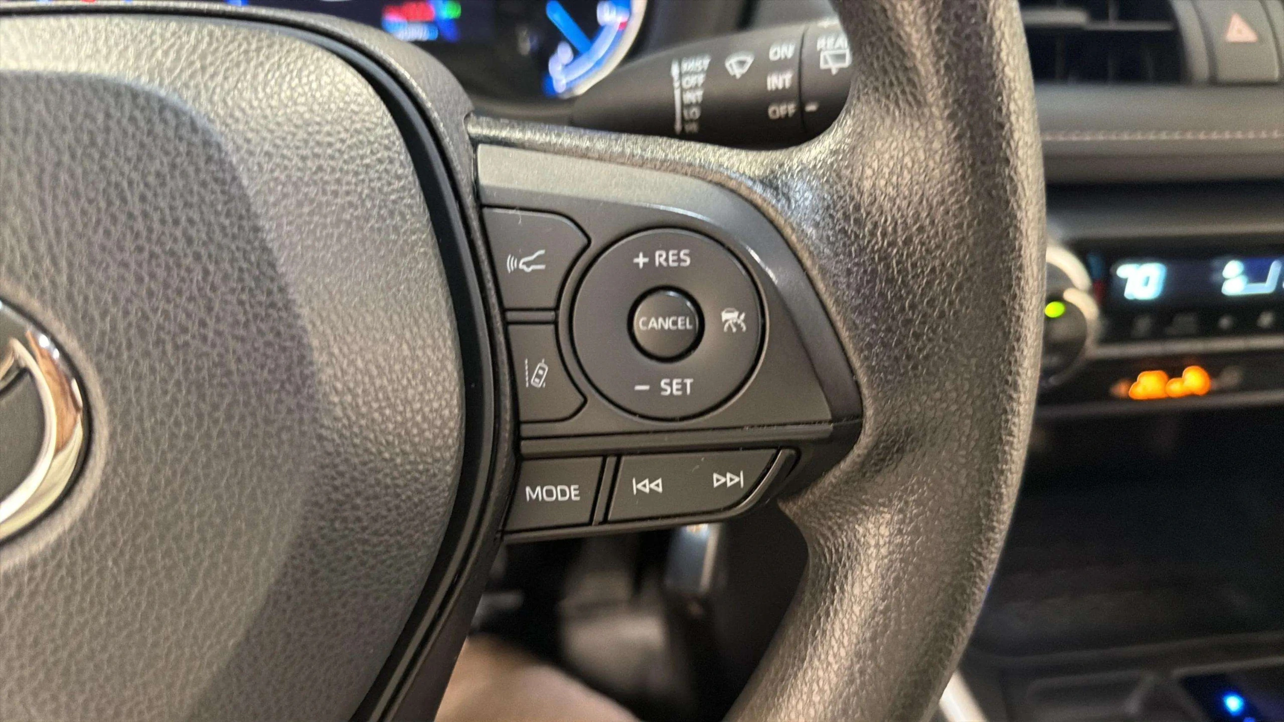 2024 Toyota RAV4 LE - Photo 26
