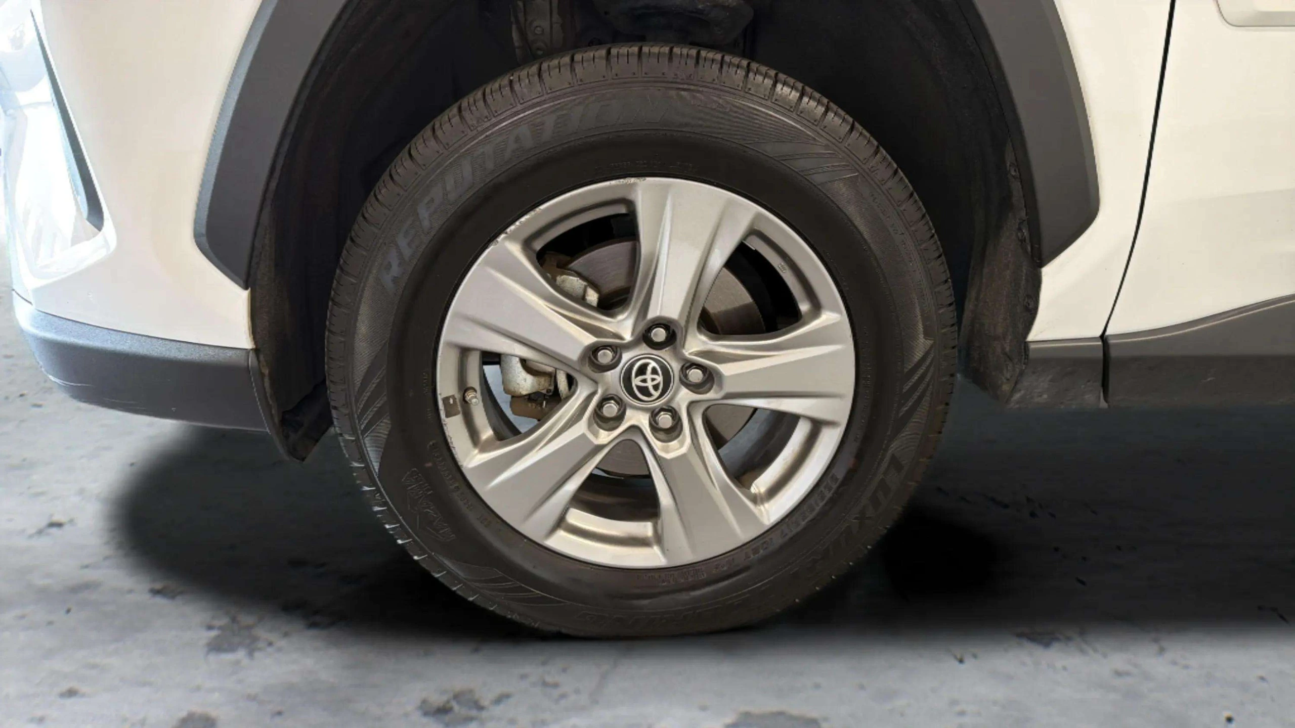 2024 Toyota RAV4 LE - Photo 10